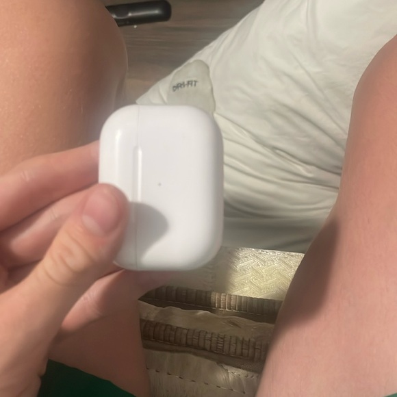 AirPods 2nd gen - Picture 2 of 5